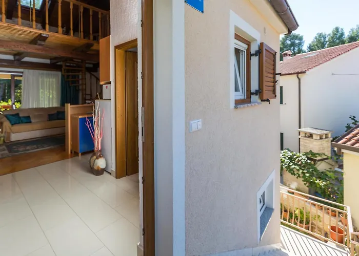 Lägenhet With Parking Space - 2216