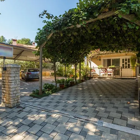 Appartement With Parking Space - 2216 *