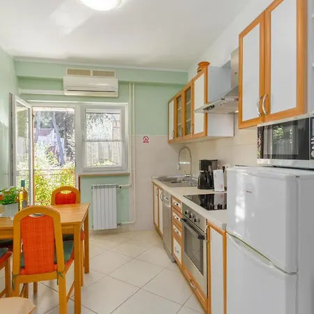 Appartement With Parking Space - 2216 Poreč