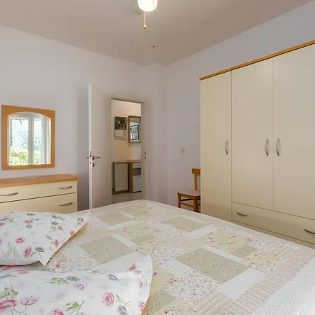 Appartement With Parking Space - 2216 *