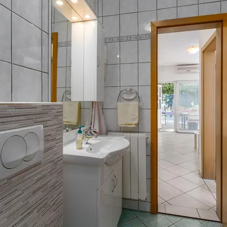 Appartement With Parking Space - 2216 Poreč