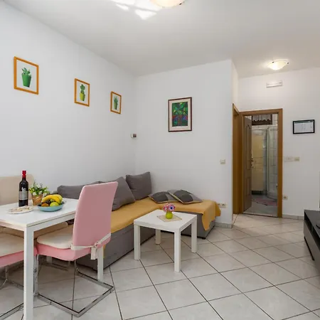 Appartement With Parking Space - 2216 *