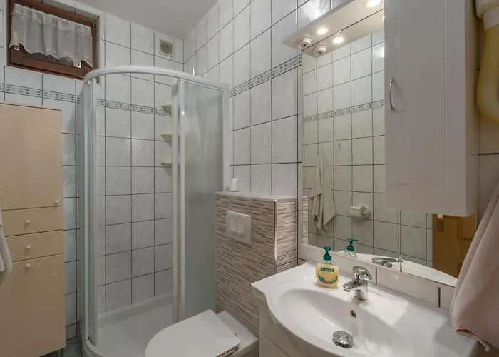 With Parking Space - 2216 * 波雷奇