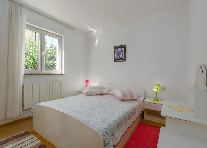 With Parking Space - 2216 波雷奇