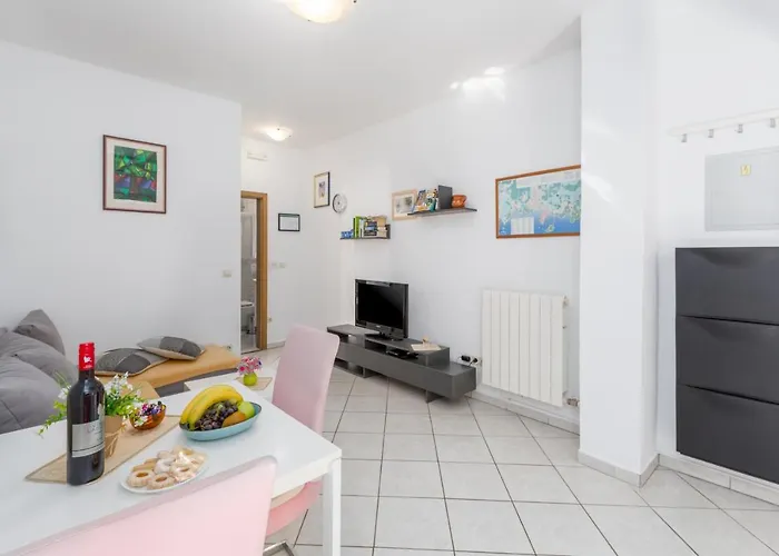 Διαμέρισμα With Parking Space - 2216